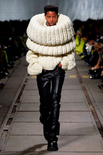 Alexander McQueen, inverno 2024 - Foto: Vogue Runway