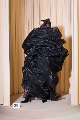 Balenciaga, alta-costura inverno 2024 - Foto: Divulgação