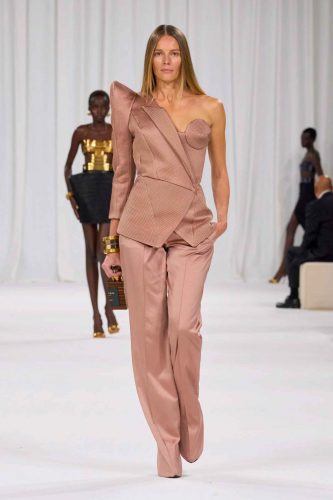 Balmain, verão 2025 - Foto: Reprodução/Vogue Runway