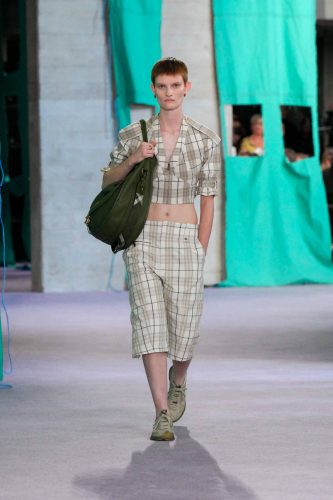 Burberry, verão 2025 - Foto: Reprodução/Vogue Runway