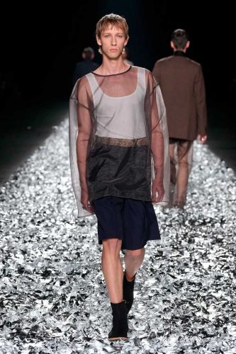 Dries Van Noten, verão 2025 - Foto: Reprodução/Vogue Runway