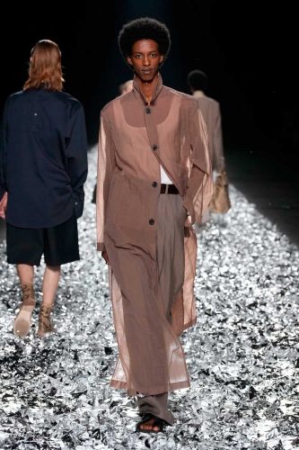 Dries Van Noten, verão 2025 - Foto: Reprodução/Vogue Runway