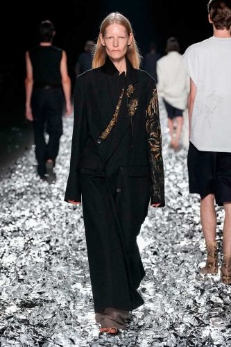 Dries Van Noten, verão 2025 - Foto: Reprodução/Vogue Runway