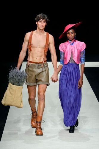 Emporio Armani, coleção masculina de verão 2025 - Foto: Vogue Runway