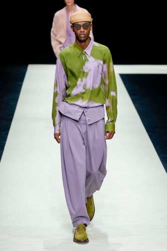 Emporio Armani, coleção masculina de verão 2025 - Foto: Vogue Runway