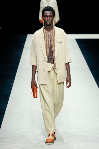 Emporio Armani, coleção masculina de verão 2025 - Foto: Vogue Runway