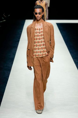 Emporio Armani, coleção masculina de verão 2025 - Foto: Vogue Runway