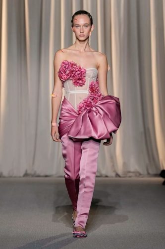 Giambattista Valli, alta-costura inverno 2024 - Foto: Vogue Runway