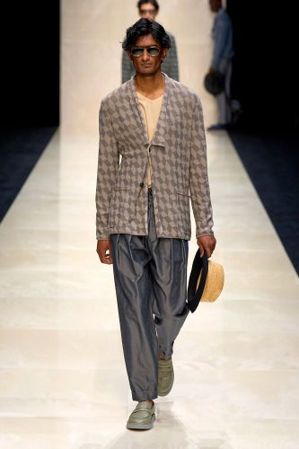 Giorgio Armani, coleção masculina de verão 2025 - Foto: Vogue Runway