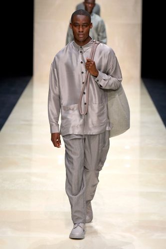 Giorgio Armani, coleção masculina de verão 2025 - Foto: Vogue Runway