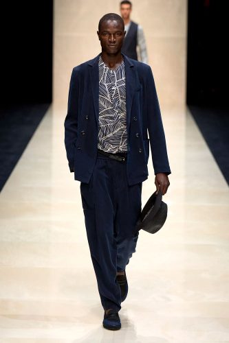 Giorgio Armani, coleção masculina de verão 2025 - Foto: Vogue Runway