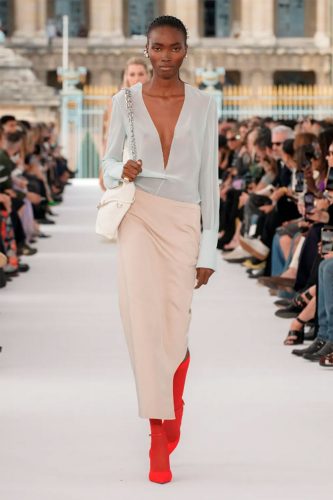 Givenchy, verão 2024 -  Alessandro Luciani/gorunway.com via Vogue Runway