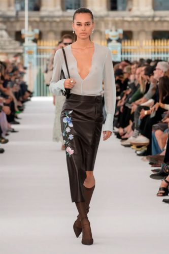 Givenchy, verão 2024 -  Alessandro Luciani/gorunway.com via Vogue Runway