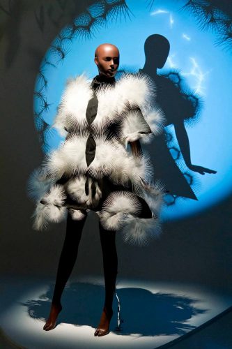 "Iris van Herpen: Esculpindo os Sentidos" - Foto: Reprodução/WWD