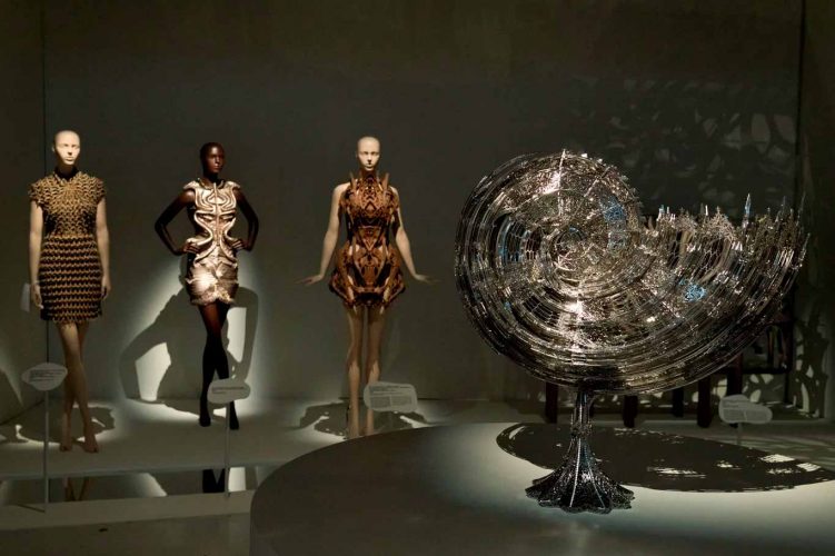 "Iris van Herpen: Esculpindo os Sentidos" - Foto: Reprodução/WWD