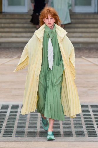 Homme Plissé Issey Miyake, verão 2025 - Foto: Vogue Runway