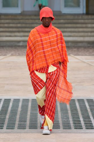 Homme Plissé Issey Miyake, verão 2025 - Foto: Vogue Runway