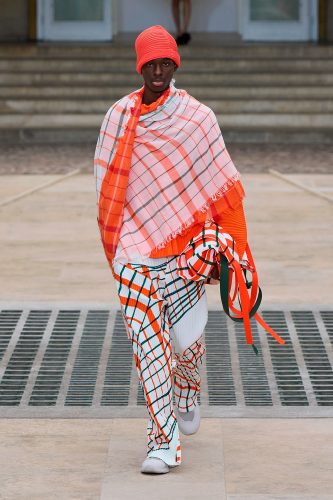 Homme Plissé Issey Miyake, verão 2025 - Foto: Vogue Runway