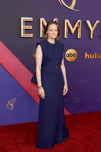 Jodie Foster veste Louis Vuitton - Foto: Reprodução/WWD