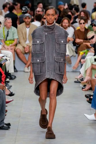 JW Anderson, coleção masculina de verão 2025 e resort 2025 - Foto: Vogue Runway