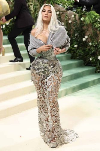 Kim Kardashian veste Maison Margiela - Foto: Reprodução/WWD