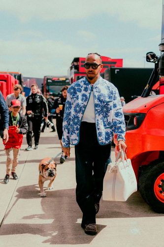 Lewis Hamilton usa Dior no Grande Prêmio da Inglaterra - Foto: Divulgação/Dior