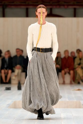 Loewe, coleção masculina de verão 2025 - Foto: Vogue Runway