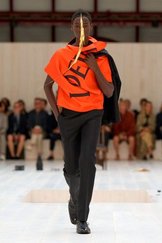 Loewe, coleção masculina de verão 2025 - Foto: Vogue Runway