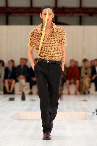 Loewe, coleção masculina de verão 2025 - Foto: Vogue Runway