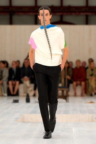 Loewe, coleção masculina de verão 2025 - Foto: Vogue Runway