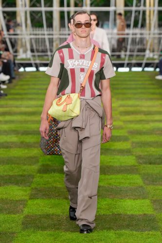 Louis Vuitton, coleção masculina de verão 2025 - Foto: Vogue Runway