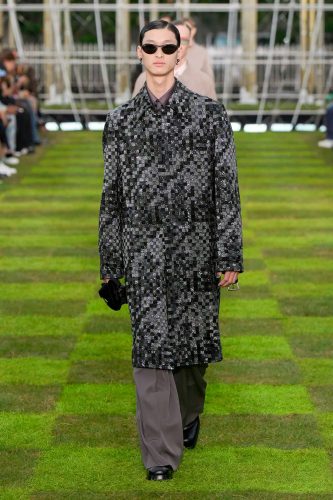 Louis Vuitton, coleção masculina de verão 2025 - Foto: Vogue Runway