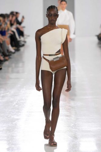 Max Mara, verão 2025 - Foto: Reprodução/Vogue Runway