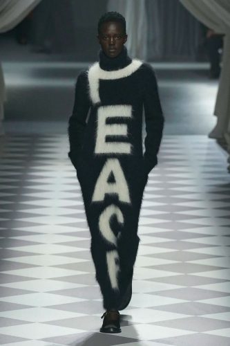 Moschino, inverno 2024 - Foto: Vogue Runway