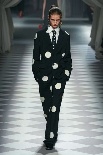 Moschino, inverno 2024 - Foto: Vogue Runway