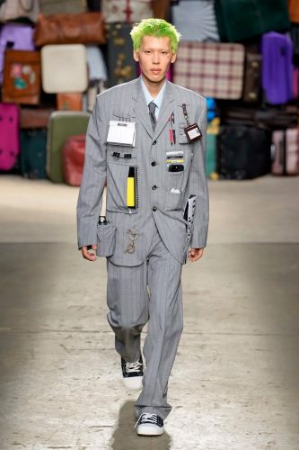 Moschino, coleção masculina de verão 2025 e resort 2025 - Foto: Vogue Runway