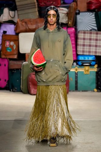 Moschino, coleção masculina de verão 2025 e resort 2025 - Foto: Vogue Runway