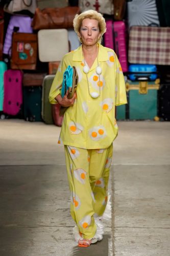 Moschino, coleção masculina de verão 2025 e resort 2025 - Foto: Vogue Runway