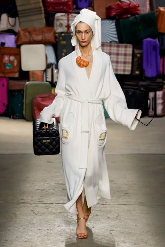 Moschino, coleção masculina de verão 2025 e resort 2025 - Foto: Vogue Runway