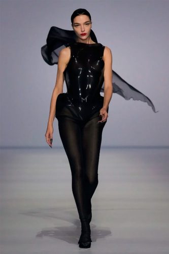 Mugler, verão 2024 - Foto: Reprodução/Vogue Runway