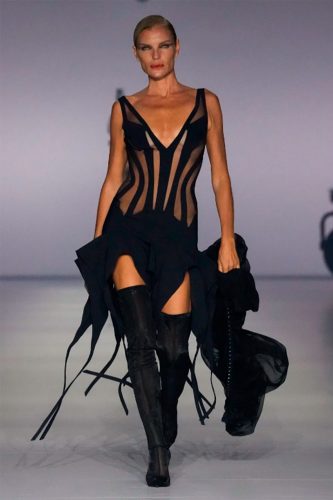 Mugler, verão 2024 - Foto: Reprodução/Vogue Runway