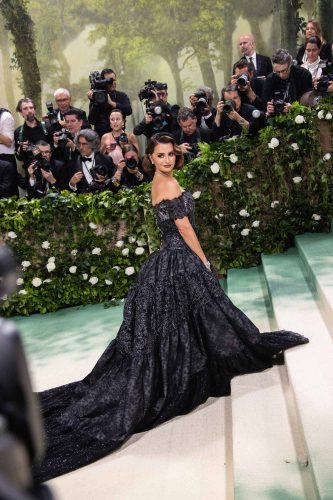 Penelope Cruz veste Chanel - Foto: Reprodução/WWD