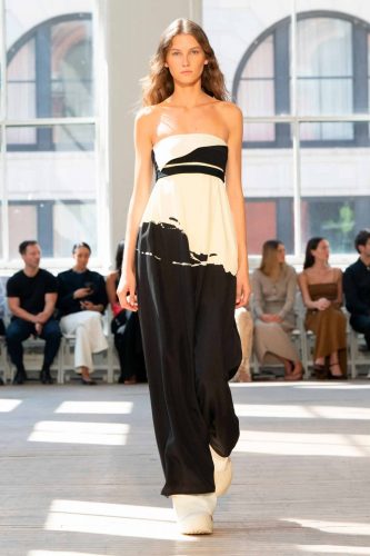 Proenza Schouler, verão 2025 - Foto: Reprodução/Vogue Runway