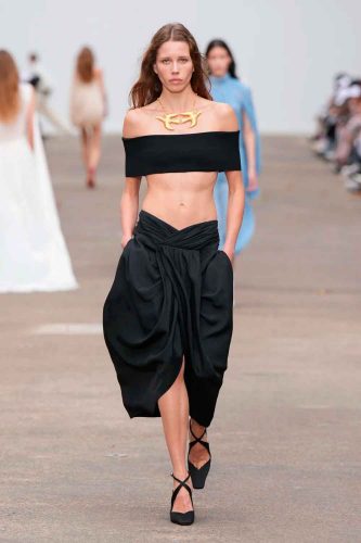 Stella McCartney, verão 2025 - Foto: Reprodução/Vogue Runway