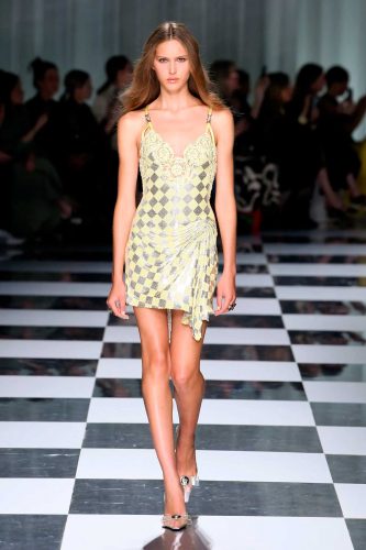 Versace, verão 2024 - Foto: Reprodução/WWD