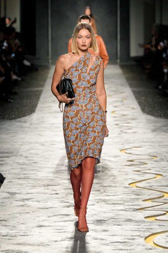 Versace, verão 2025 - Foto: Reprodução/Vogue Runway